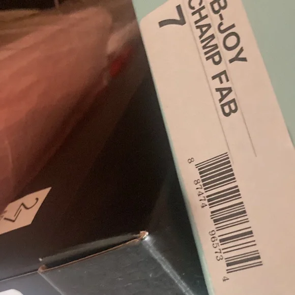 Brand new Betsey Johnson Rhinestones Flats - Picture 4 of 4